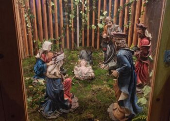 Oliveira do Hospital convida a percorrer a Rota dos Presépios e Cepos de Natal
