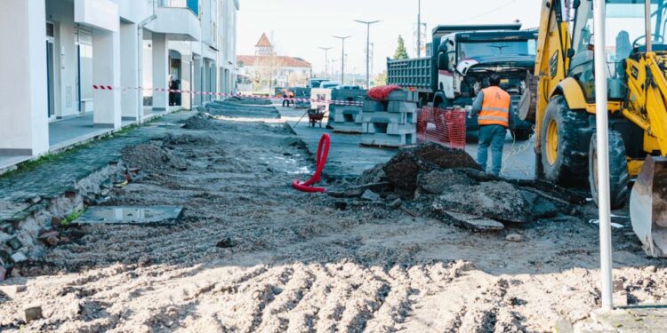Presidente da Câmara acompanha obras de “Inclusão de Ciclovia em Arruamentos Existentes”