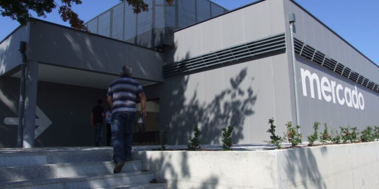Oliveira do Hospital isenta feira e mercado de taxas para apoiar economia