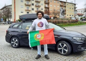 Dois jovens oliveirenses a caminho da fronteira da Polónia com a Ucrânia levam 250 quilos de mantimentos e uma vontade enorme de ajudar