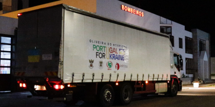 Bombeiros Voluntários de Oliveira do Hospital enviaram camião com bens e produtos para ajuda aos refugiados da Ucrânia