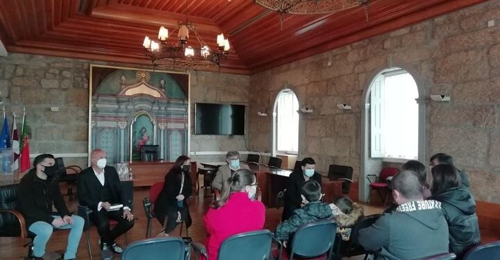 Oliveira do Hospital recebe primeira família de refugiados da Ucrânia nos Paços do Município