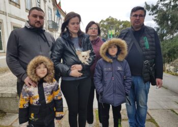 Primeira família de refugiados da Ucrânia chegou a Oliveira do Hospital com o “coração” no seu país