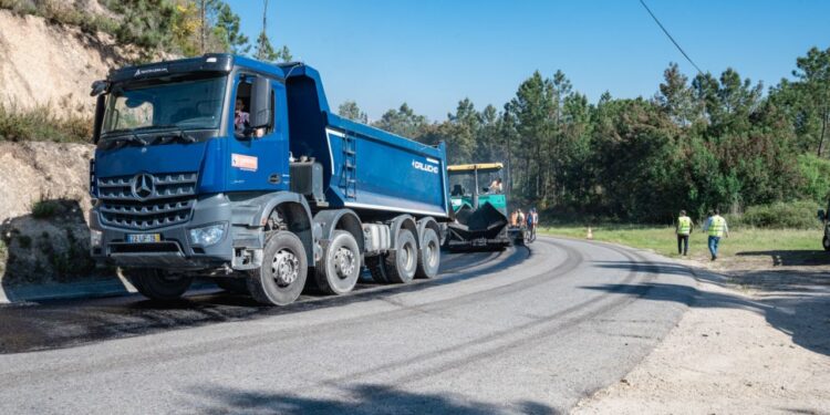 Presidente da Câmara de Tábua acompanha obras de Beneficiação da rede viária do Concelho