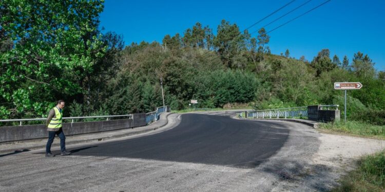 Presidente da Câmara de Tábua acompanha obras de Beneficiação da rede viária do Concelho