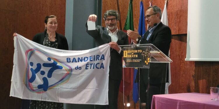 Município de Oliveira do Hospital distinguido com a Bandeira da Ética e o Cartão Branco