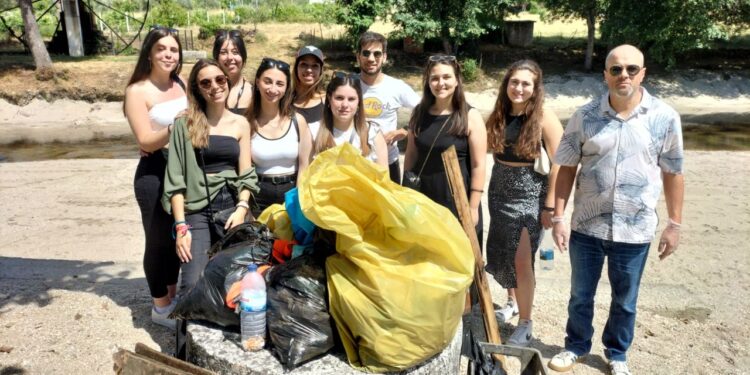 Limpeza na Praia Fluvial de São Sebastião da Feira recolheu quatro dezenas de lixo reciclável