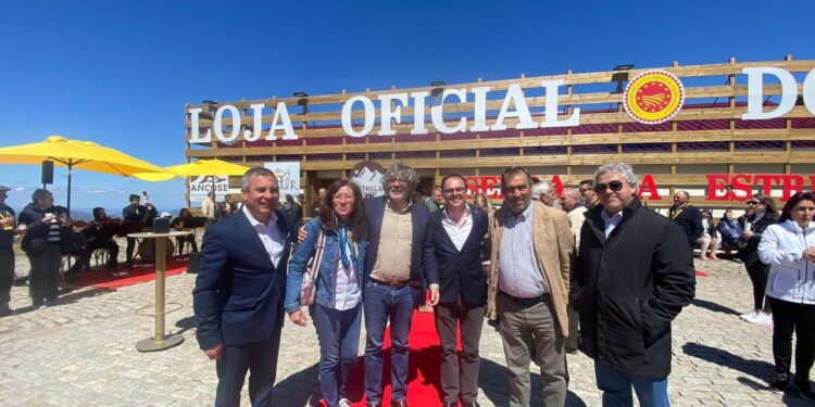Pastores de Oliveira do Hospital em destaque na Torre da Serra da Estrela