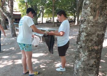 Estudantes desenvolvem ação ambiental na Praia Fluvial de Alvoco das Várzeas