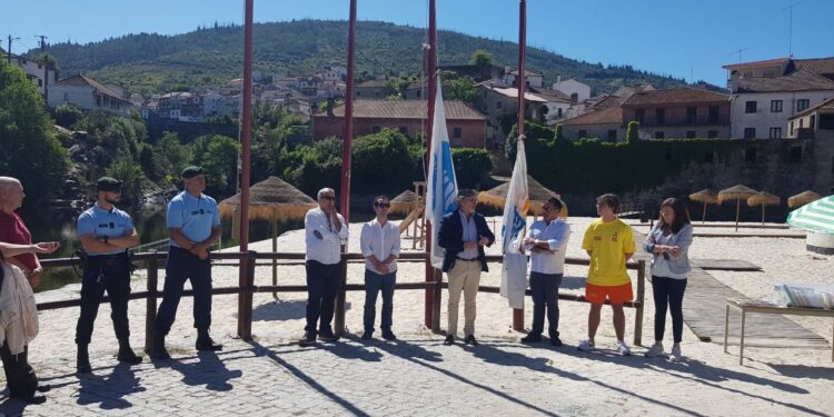 Câmara Municipal de Oliveira do Hospital hasteou as bandeiras de praia acessível em Avô, S. Sebastião da Feira e S. Gião e terminou com a bandeira de Ouro em Alvoco das Várzeas