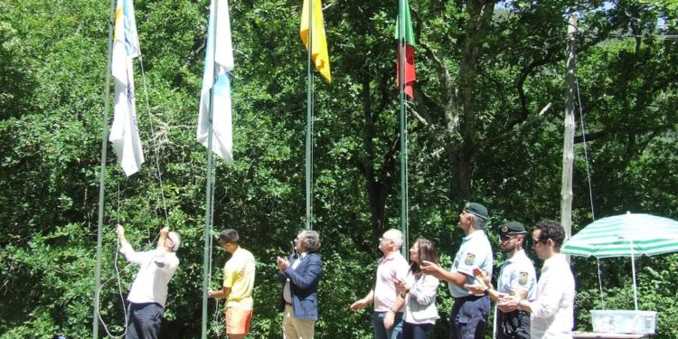 Câmara Municipal de Oliveira do Hospital hasteou as bandeiras de praia acessível em Avô, S. Sebastião da Feira e S. Gião e terminou com a bandeira de Ouro em Alvoco das Várzeas