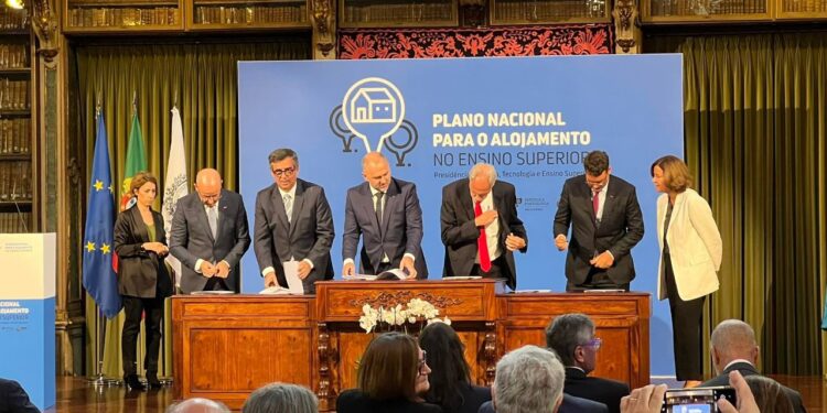 IPC assina contrato de financiamento para construção de residência estudantil em Oliveira do Hospital
