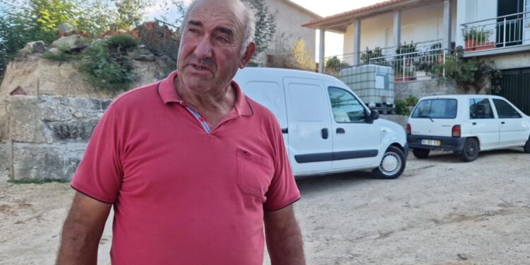 Agricultor de Nogueira do Cravo conta como (sobre) viveu durante dois anos numa roulote, depois de ter perdido a casa e o ovil no fogo