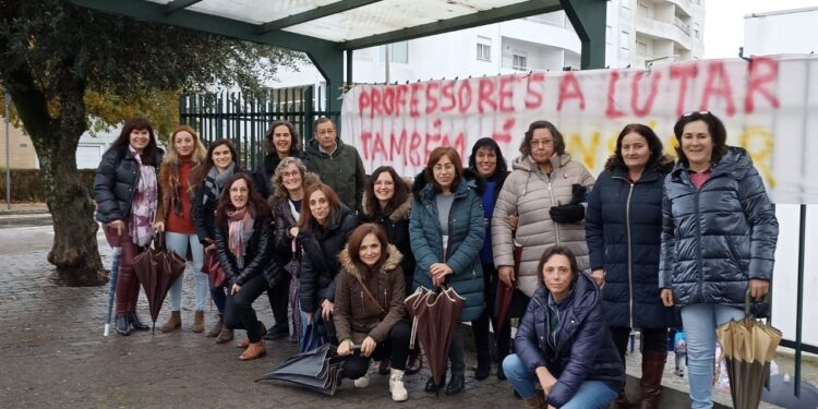 Professores em greve, em luta pela defesa de uma Escola Pública de qualidade