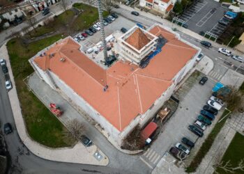 Município coloca nova cobertura no Edifício da Câmara Municipal