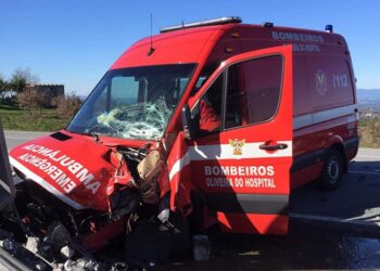 Acidente com ambulância dos Bombeiros Voluntários de Oliveira do Hospital