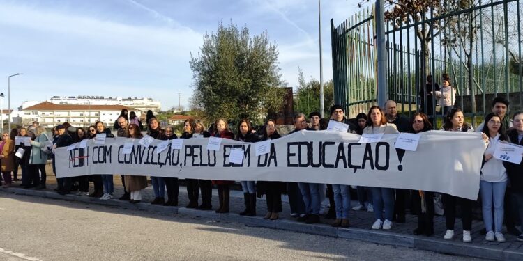 Greve dos Professores do AEOH fecha várias escolas no concelho