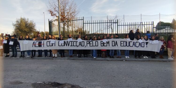 Greve dos Professores do AEOH fecha várias escolas no concelho