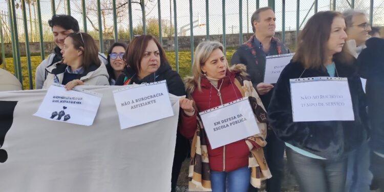 Professores do AEOH novamente em luta, voltam a pedir o apoio da Câmara Municipal para as suas reivindicações