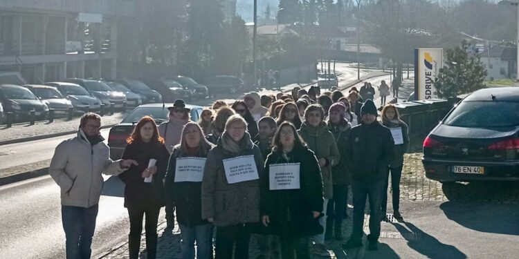 Professores do AEOH novamente em luta, voltam a pedir o apoio da Câmara Municipal para as suas reivindicações