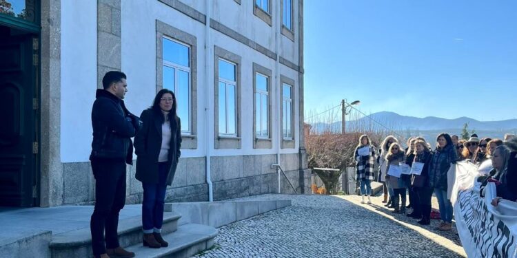 Professores do AEOH novamente em luta, voltam a pedir o apoio da Câmara Municipal para as suas reivindicações