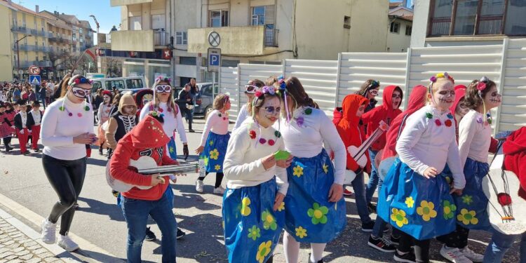 Desfile de Carnaval do Agrupamento de Escolas de Oliveira do Hospital com “A Magia da Disney”