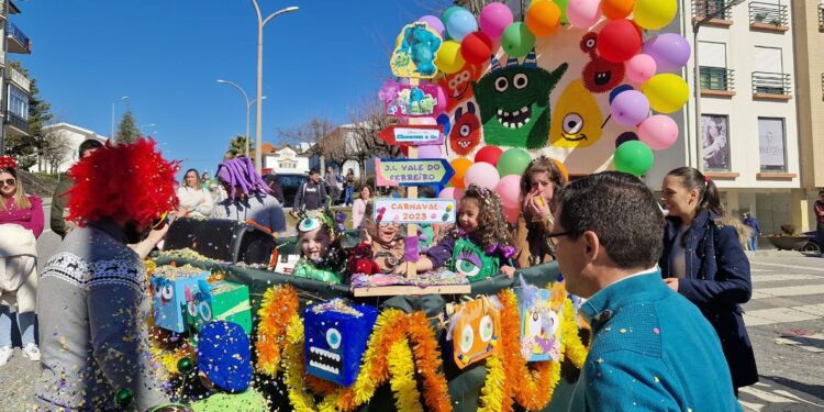 Desfile de Carnaval do Agrupamento de Escolas de Oliveira do Hospital com “A Magia da Disney”