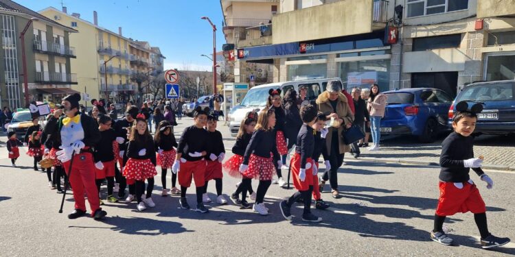 Desfile de Carnaval do Agrupamento de Escolas de Oliveira do Hospital com “A Magia da Disney”