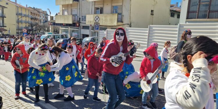 Desfile de Carnaval do Agrupamento de Escolas de Oliveira do Hospital com “A Magia da Disney”