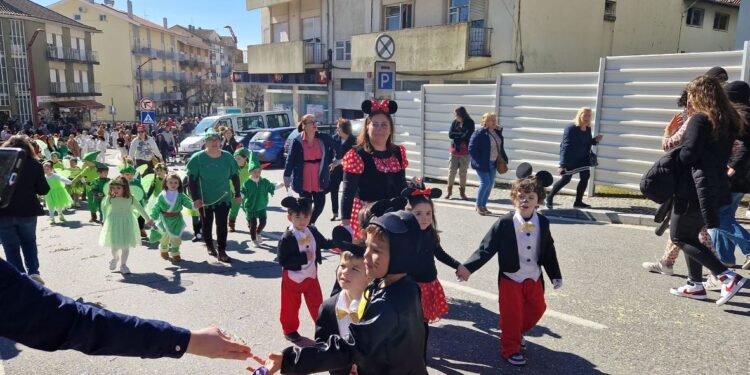 Desfile de Carnaval do Agrupamento de Escolas de Oliveira do Hospital com “A Magia da Disney”