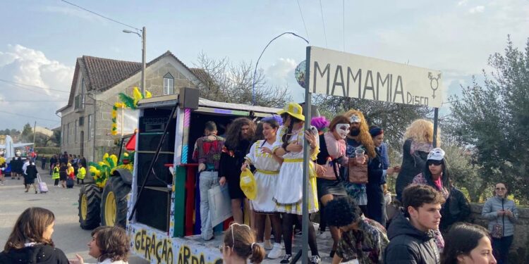 Carnavais de Lagares e Seixo da Beira regressaram com muita alegria e diversão