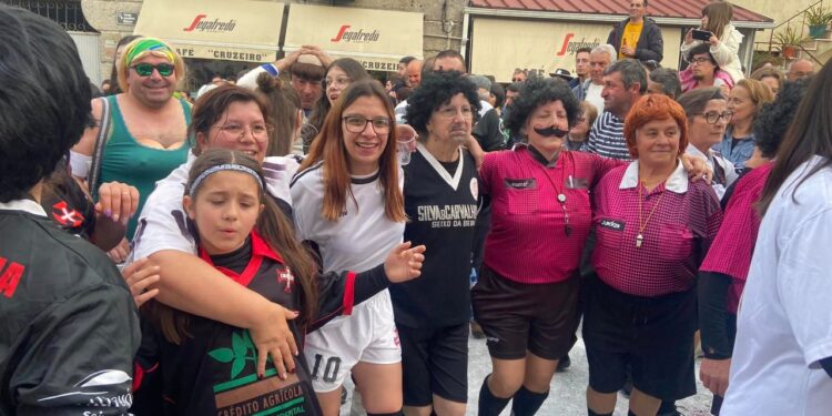 Carnavais de Lagares e Seixo da Beira regressaram com muita alegria e diversão