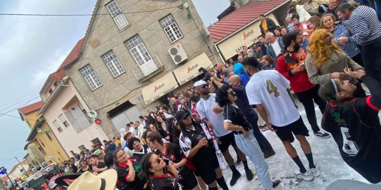 Carnavais de Lagares e Seixo da Beira regressaram com muita alegria e diversão