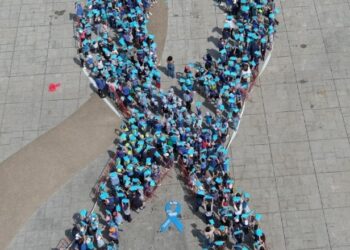 Formação de “Laço Azul Humano” encerrou Campanha Contra os Maus-Tratos na Infância, promovida em abril pela CPCJ e o Município de Oliveira do Hospital
