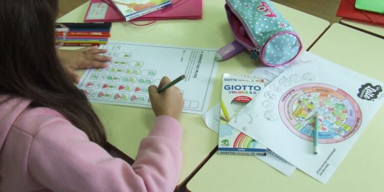 Câmara Municipal de Oliveira do Hospital entrega “Cheque + Educação” aos alunos do 1.º CEB