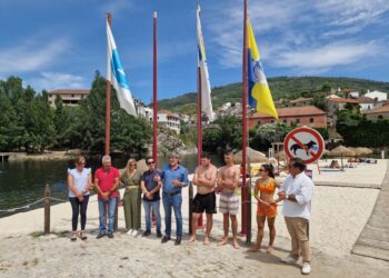 Baloiço dentro do rio Alva é o novo atrativo da Praia Fluvial de Avô