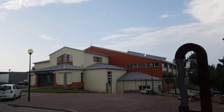 Município de Oliveira do Hospital recupera piso do Pavilhão Municipal