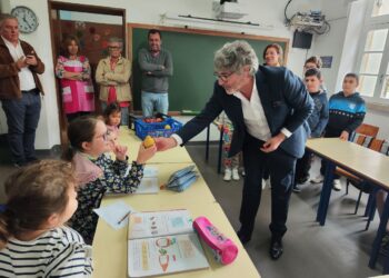 Município de Oliveira do Hospital distribui fruta aos alunos e promove hábitos de alimentação saudável
