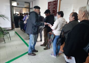 PCP contacta com utentes do Centro de Saúde em Oliveira do Hospital e depara-se com “extensas filas de espera”
