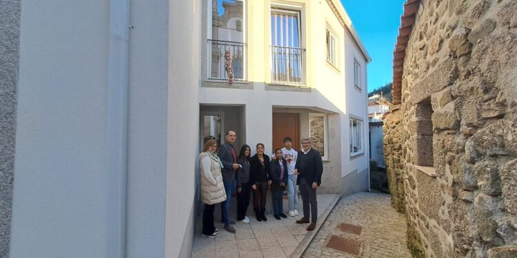 Duas famílias de Penalva de Alva recebem habitações sociais como “Prenda de Natal”