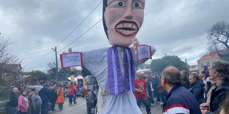 CARNAVAIS voltaram a sair à rua no Concelho de Oliveira do Hospital