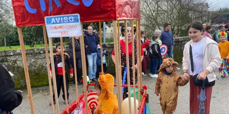 CARNAVAIS voltaram a sair à rua no Concelho de Oliveira do Hospital