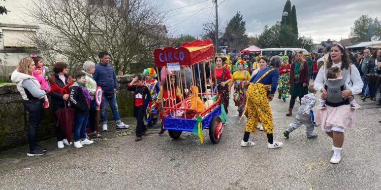 CARNAVAIS voltaram a sair à rua no Concelho de Oliveira do Hospital