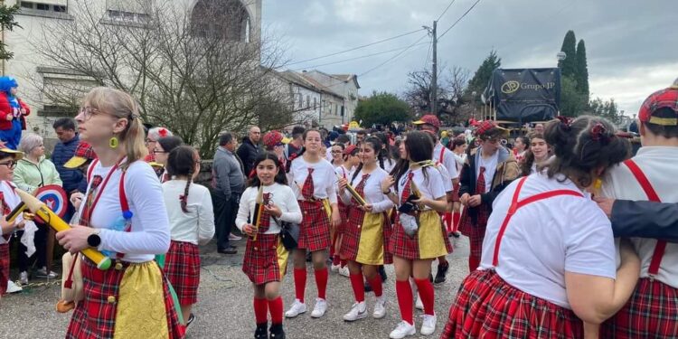 CARNAVAIS voltaram a sair à rua no Concelho de Oliveira do Hospital
