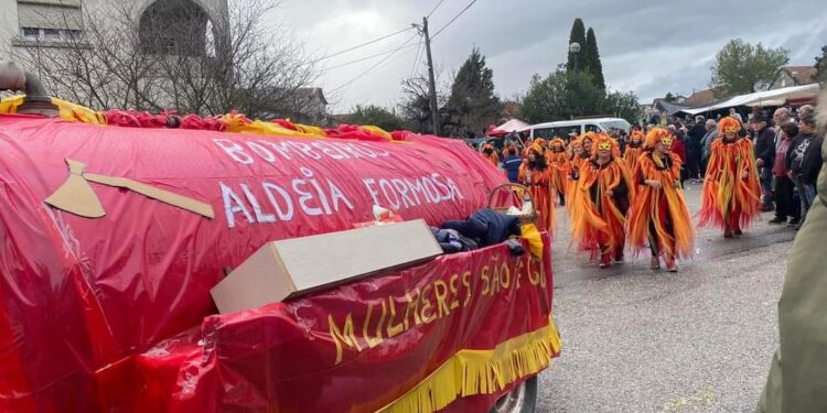 CARNAVAIS voltaram a sair à rua no Concelho de Oliveira do Hospital