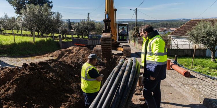 Em curso as obras do Saneamento Básico e da Rede de Águas da Carapinha