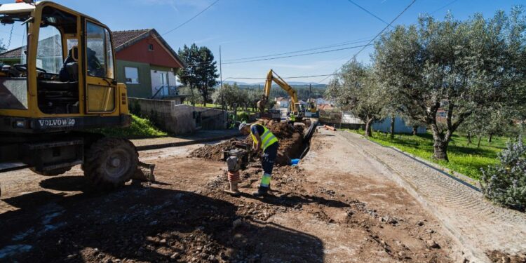 Em curso as obras do Saneamento Básico e da Rede de Águas da Carapinha