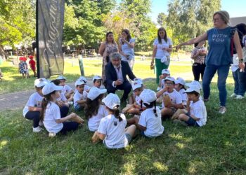 Caminhada pela cidade e plantação de árvores no Parque dos Marmelos encerram atividades do Dia da Criança