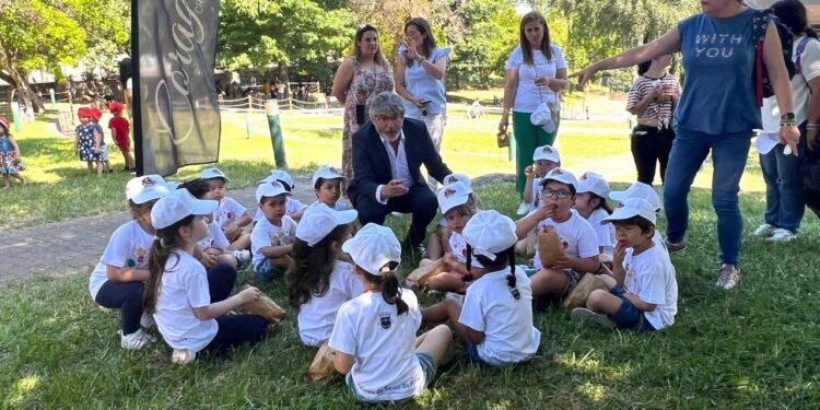 Caminhada pela cidade e plantação de árvores no Parque dos Marmelos encerram atividades do Dia da Criança