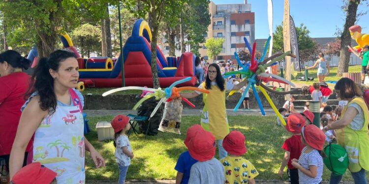 Caminhada pela cidade e plantação de árvores no Parque dos Marmelos encerram atividades do Dia da Criança